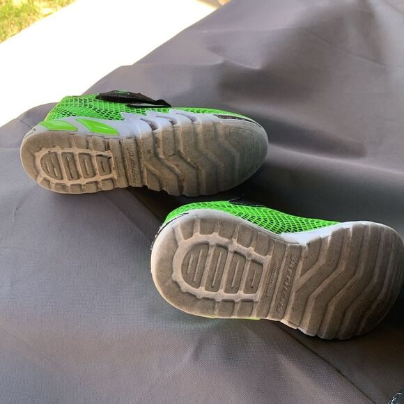 Take 50% OFF- Skechers Green and Black Sneakers Athletic Comfort, Size-13 - Picture 7 of 8